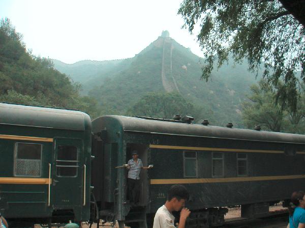 4ch003Beijing_trein_muur03