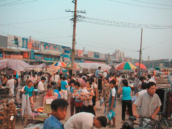 4ch089_markt_in_zhengzhou02_kindmetsleetbroek