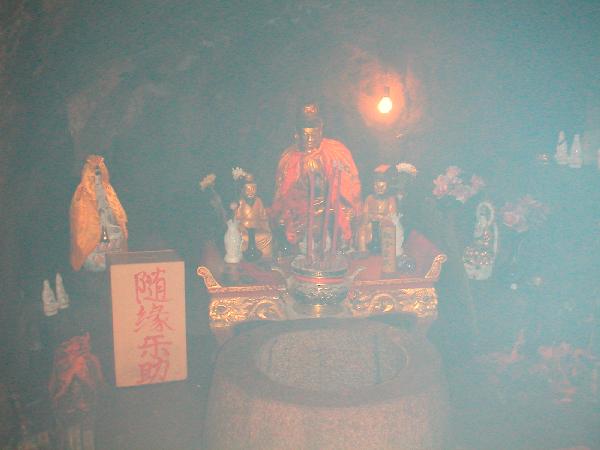 4ch121_Putuoshan_tempel_binnen02