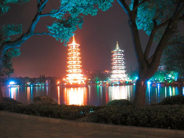 4ch234_Guilin_pagoda's_'savonds