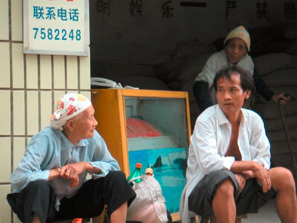 4ch267_onderwegnaarLongsheng_mensen