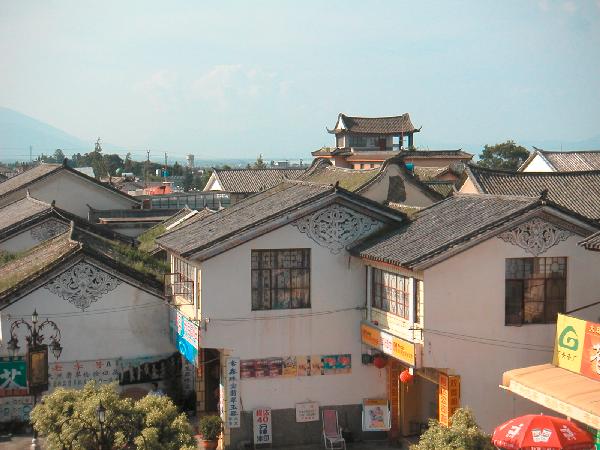4ch296_Dali_vanaf_stadsmuur_huizen