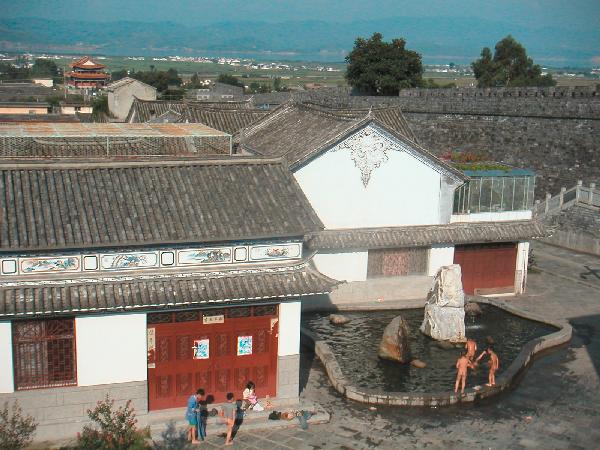 4ch300_Dali_vanaf_stadsmuur04_kinderen