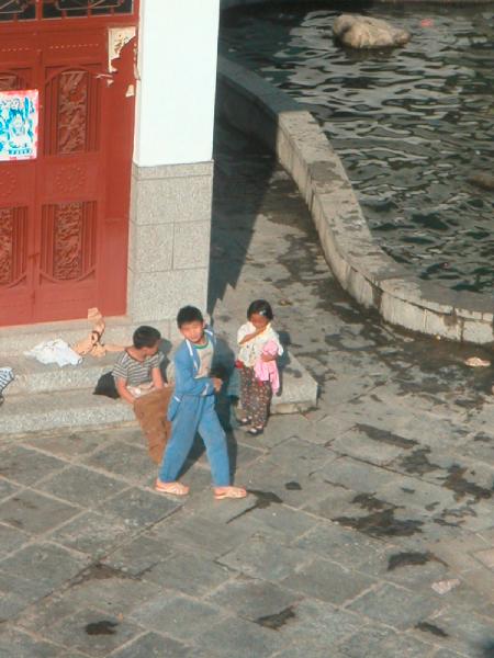 4ch301_Dali_vanaf_stadsmuur05_kinderen02
