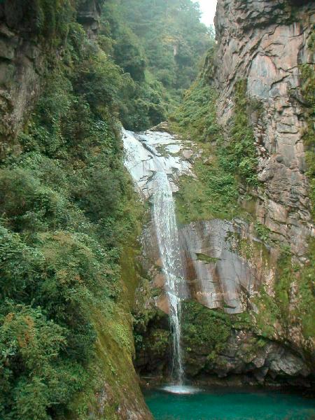 4ch307_Dali_bergwandeling_waterval04