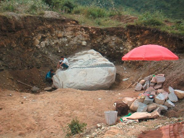 4ch309_Dali_bergwandeling_mensen_stenen_uithakken