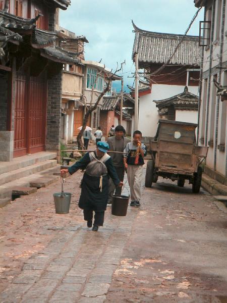 4ch337_Lijiang09_mensen