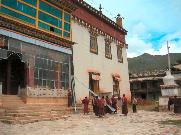 4ch360_Zhongdian_klooster_monniken_verbouwen