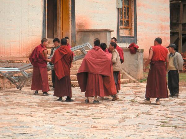 4ch361_Zhongdian_klooster_monniken_verbouwen02