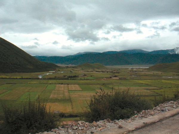 4ch363_nabij_Zhongdian_onderweg_meer