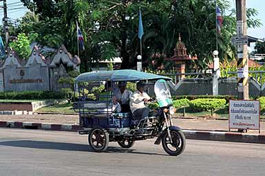 En een Tuktuk mét vrachtje....