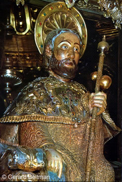 Het hoofdaltaar v/d kathedraal van Santiago