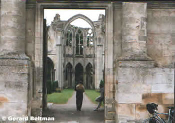 Ruines van de abdij d'Ourscamp.