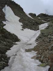 Stukje wandelen door de sneeuw bij Col du Brvent