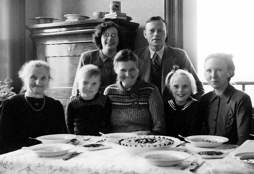 Trientje Schaap met een aantal van haar kinderen en kleinkinderen
