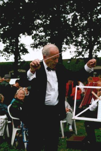 Dirigent Henk Beekhof neemt na 30 jaar afscheid van Kunst na Arbeid(foto Guus den Boef)