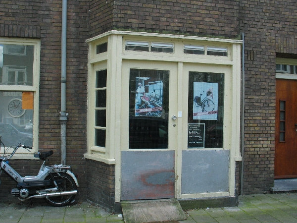 curacaostr54 Corantijnstraat 27 fietsenstalling. In 1955: fietsenstalling .