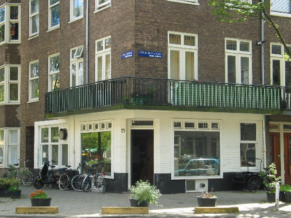 curacaostr55 Van Walbeckstraat 62. In 1955 warme bakker.