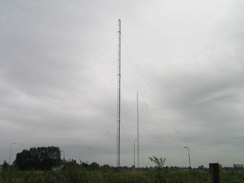  De westelijke mast (AM165) in de beginfase van de zwaai 