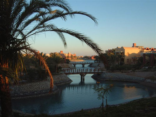 Hotel in de schemer